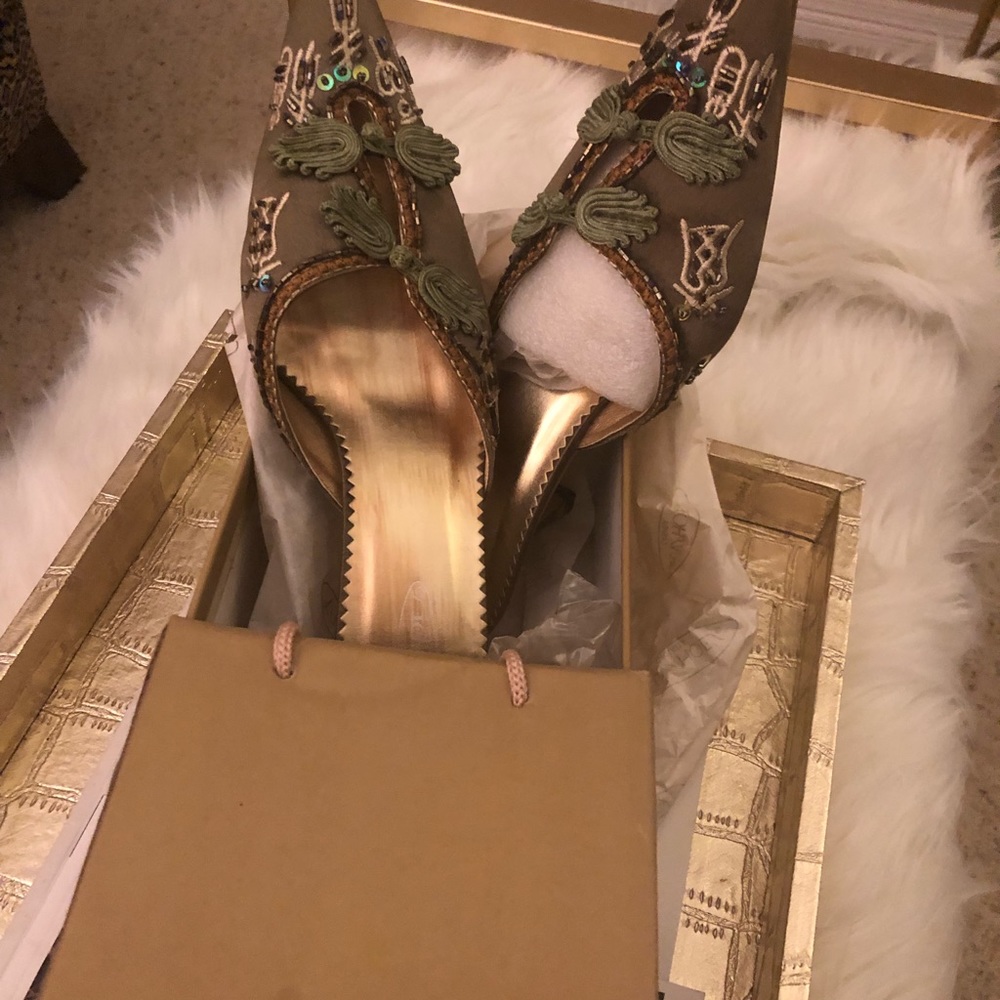 LUVSHOE’S - Picture 2 of 4